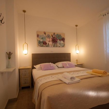 Apartments Cvelic Milovcic Malinska Eksteriør billede
