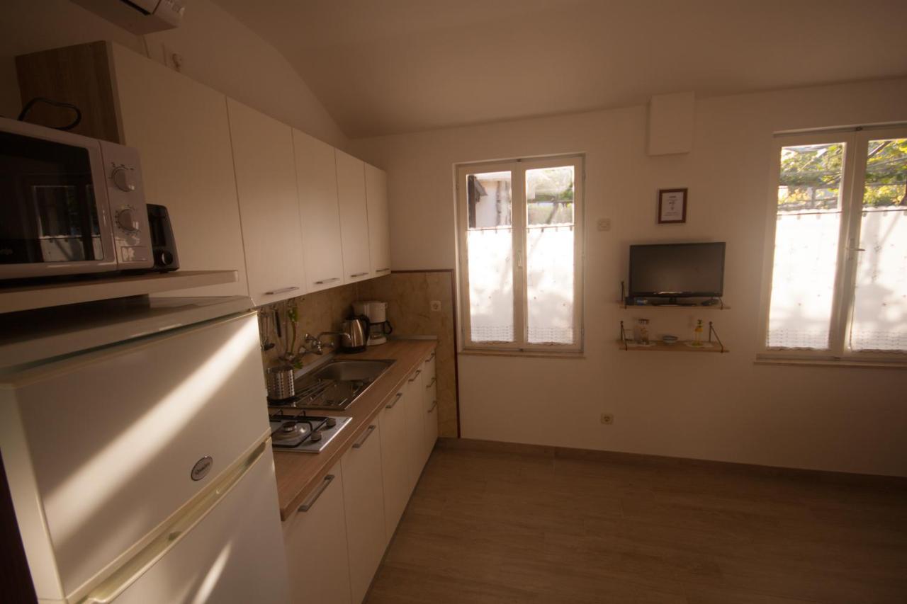 Apartments Cvelic Milovcic Malinska Eksteriør billede