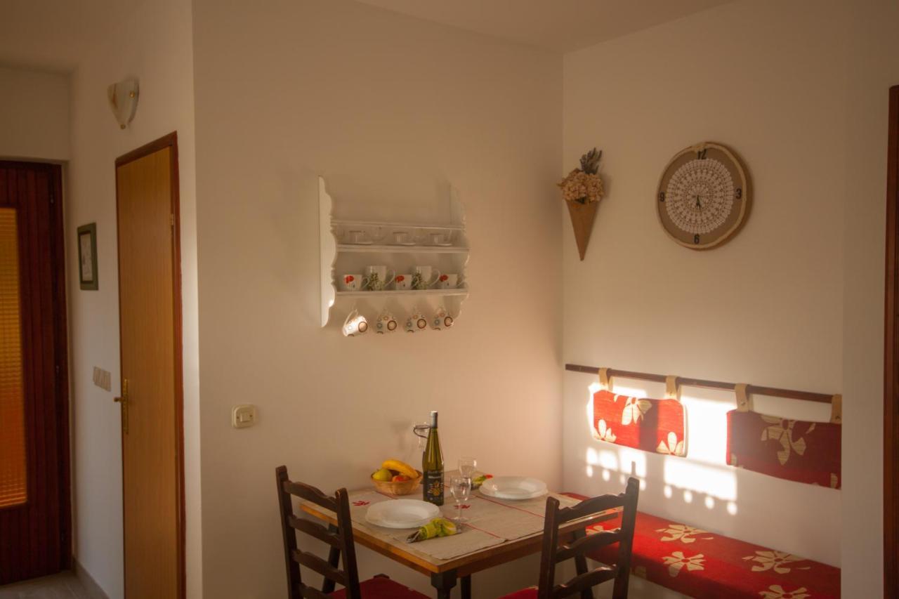 Apartments Cvelic Milovcic Malinska Eksteriør billede