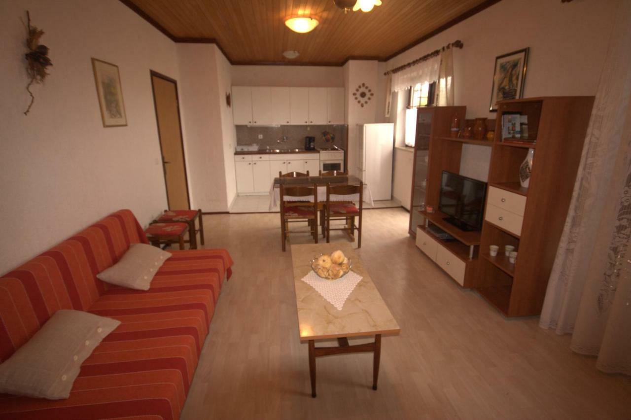 Apartments Cvelic Milovcic Malinska Eksteriør billede