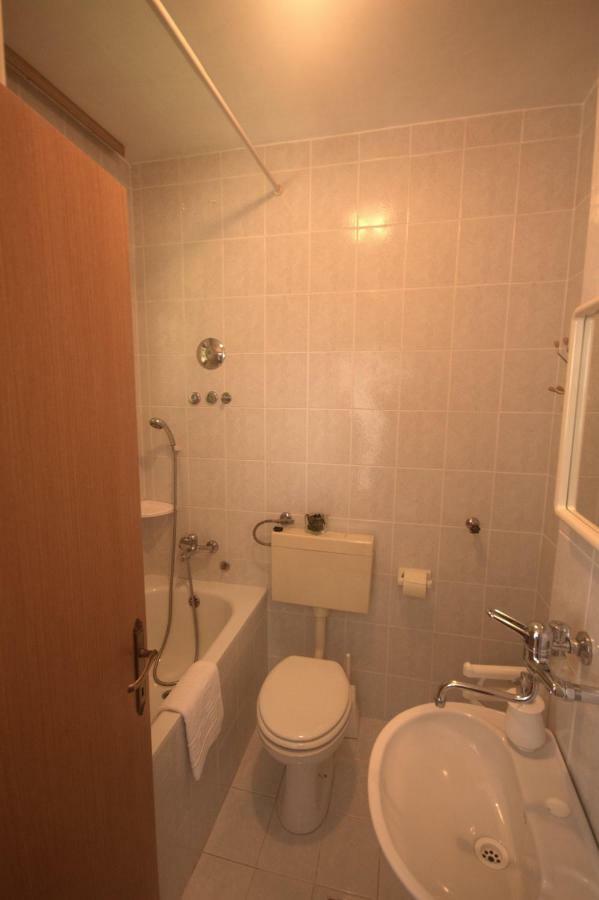 Apartments Cvelic Milovcic Malinska Eksteriør billede
