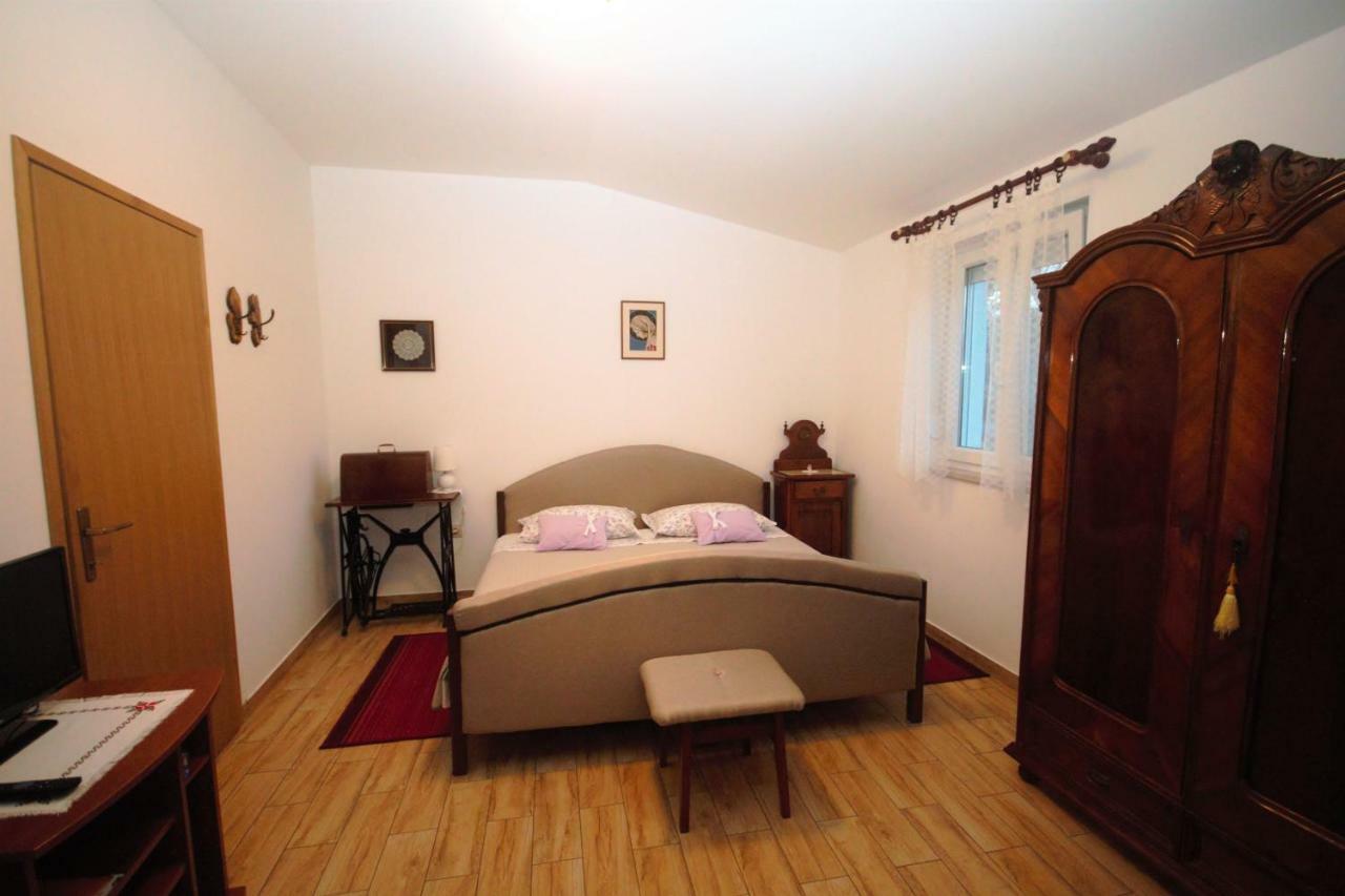 Apartments Cvelic Milovcic Malinska Eksteriør billede